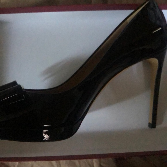 🖤FINAL CALL🖤                                       FERRAGAMO PLATFORM PUMPS - Picture 5 of 5